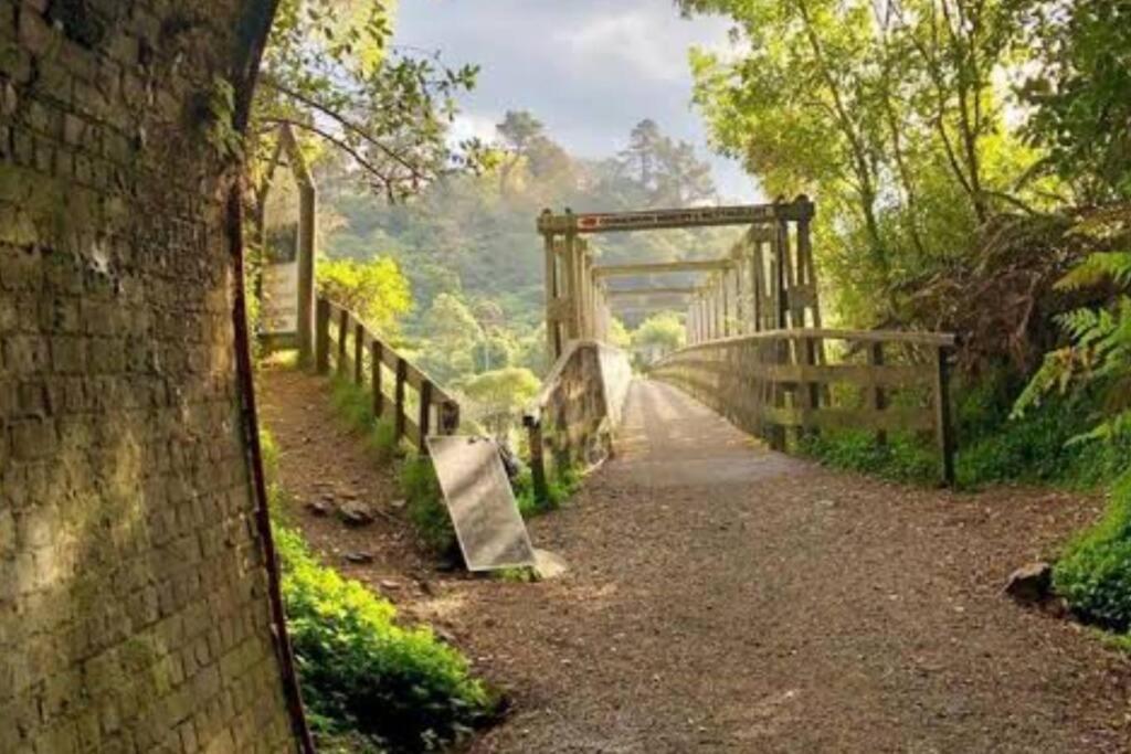 Crown Ridge Miners Cottage Karangahake Esterno foto